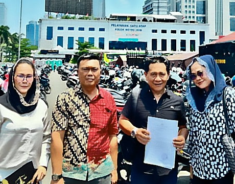 Kiri : Nurfrafyanti Fanny Managing Partner YGANN Lawfirm, Eko Supahwono,SH , Burniat , Silvi Yuliasari,S.Kom.,SH Kiri : Nurfrafyanti Fanny Managing Partner YGANN Lawfirm, Eko Supahwono,SH , Burniat , Silvi Yuliasari,S.Kom.,SH